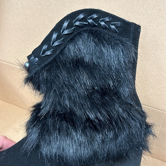 Bear Paw black furry boots - Picture 6 of 6
